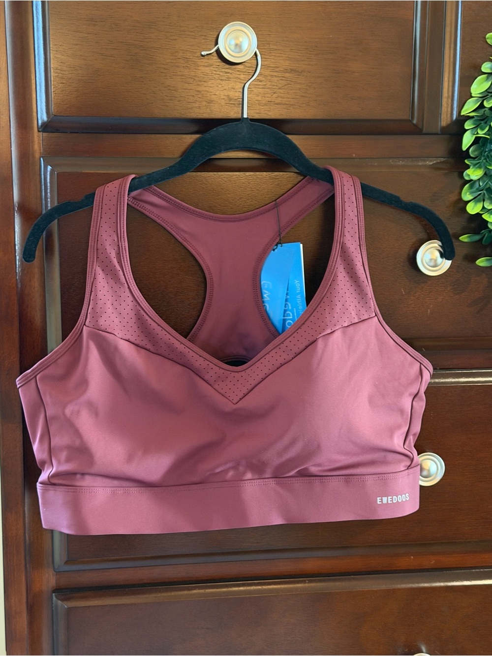 EWEDOOS Mulberry V-Neck Racerback Sports Bra